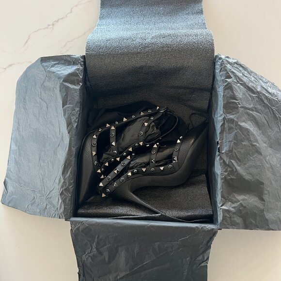 Brand new Valentino Rockstud Caged Grainy Leather Pumps - Picture 8 of 8